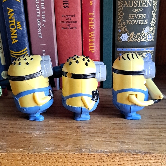 2013 Universal Studios Minion Figures McDonald's Toys Banana Minion Cake Topper - Picture 7 of 9
